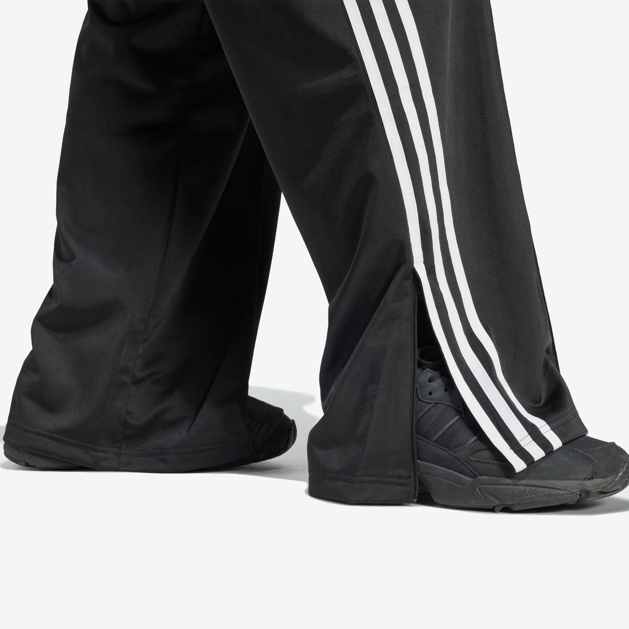 Adidas Originals | FIREBIRD LOOSE TRACK PANTS  { BLACK