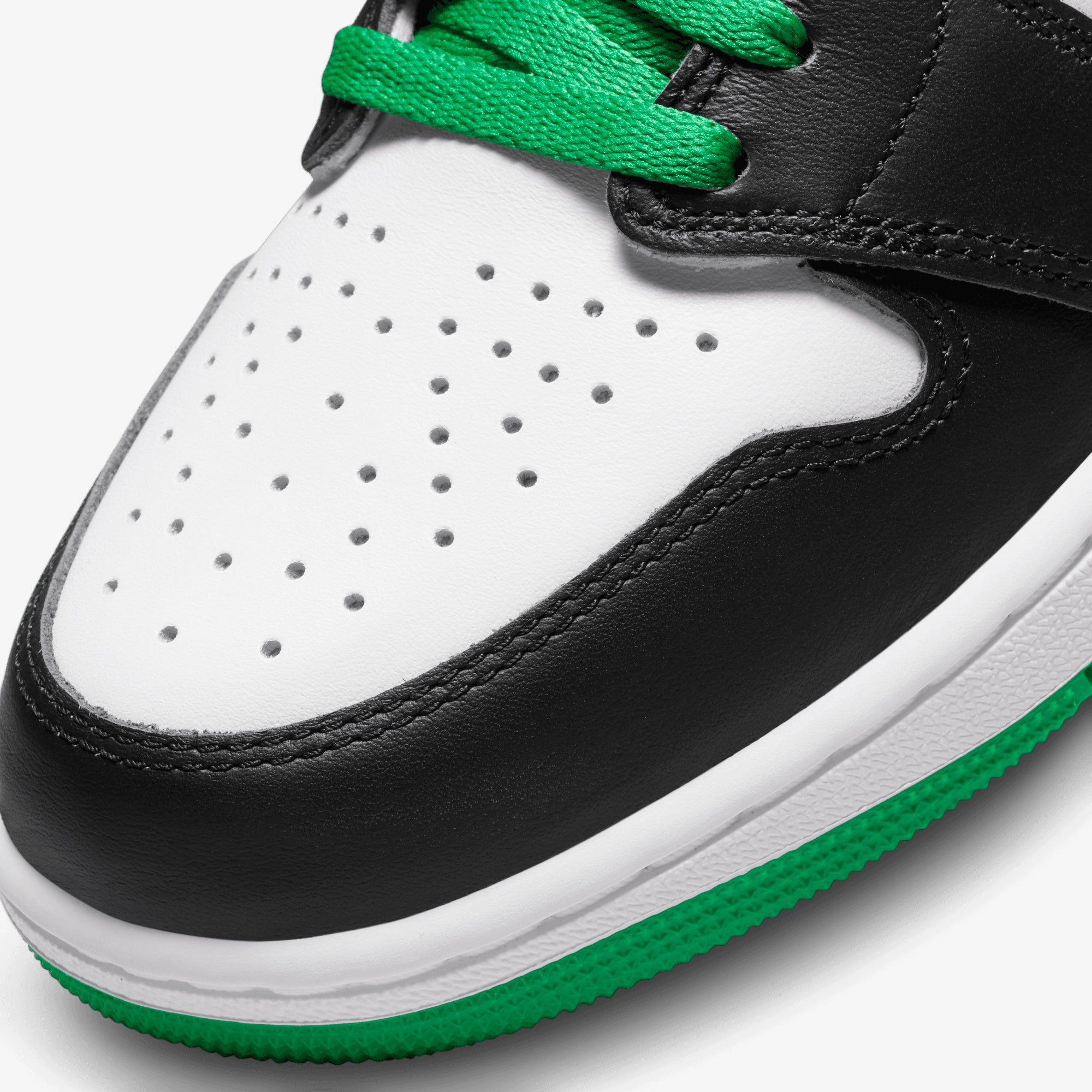 Jordan | AIR JORDAN 1 RETRO HIGH OG  { BLACK/LUCKY GREEN-WHITE