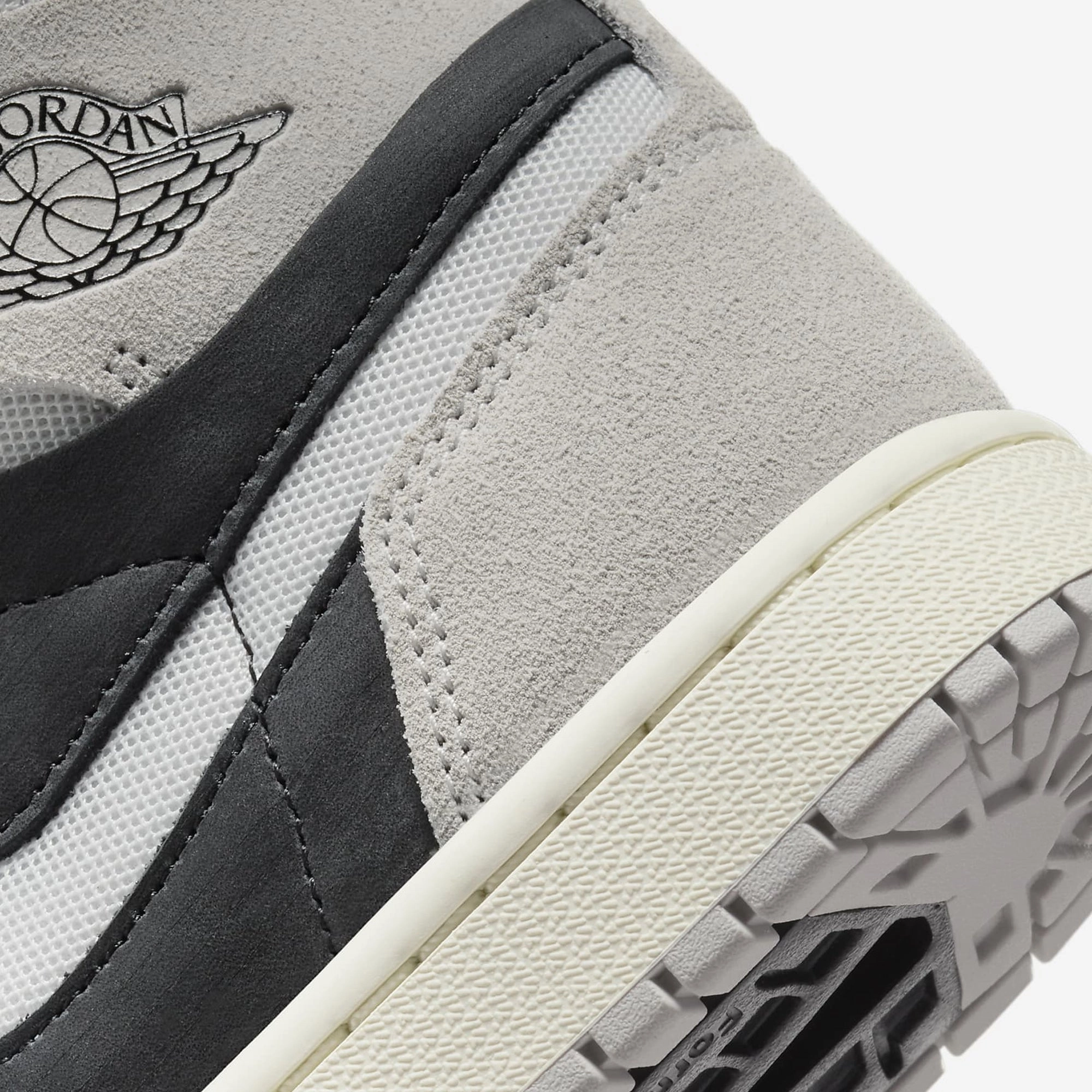 Jordan | AIR JORDAN 1 ZOOM CMFT 2  { LT IRON ORE/NEUTRAL GREY-BLACK
