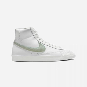 Nike | BLAZER MID RELEASING { GLITTER SWOOSHES