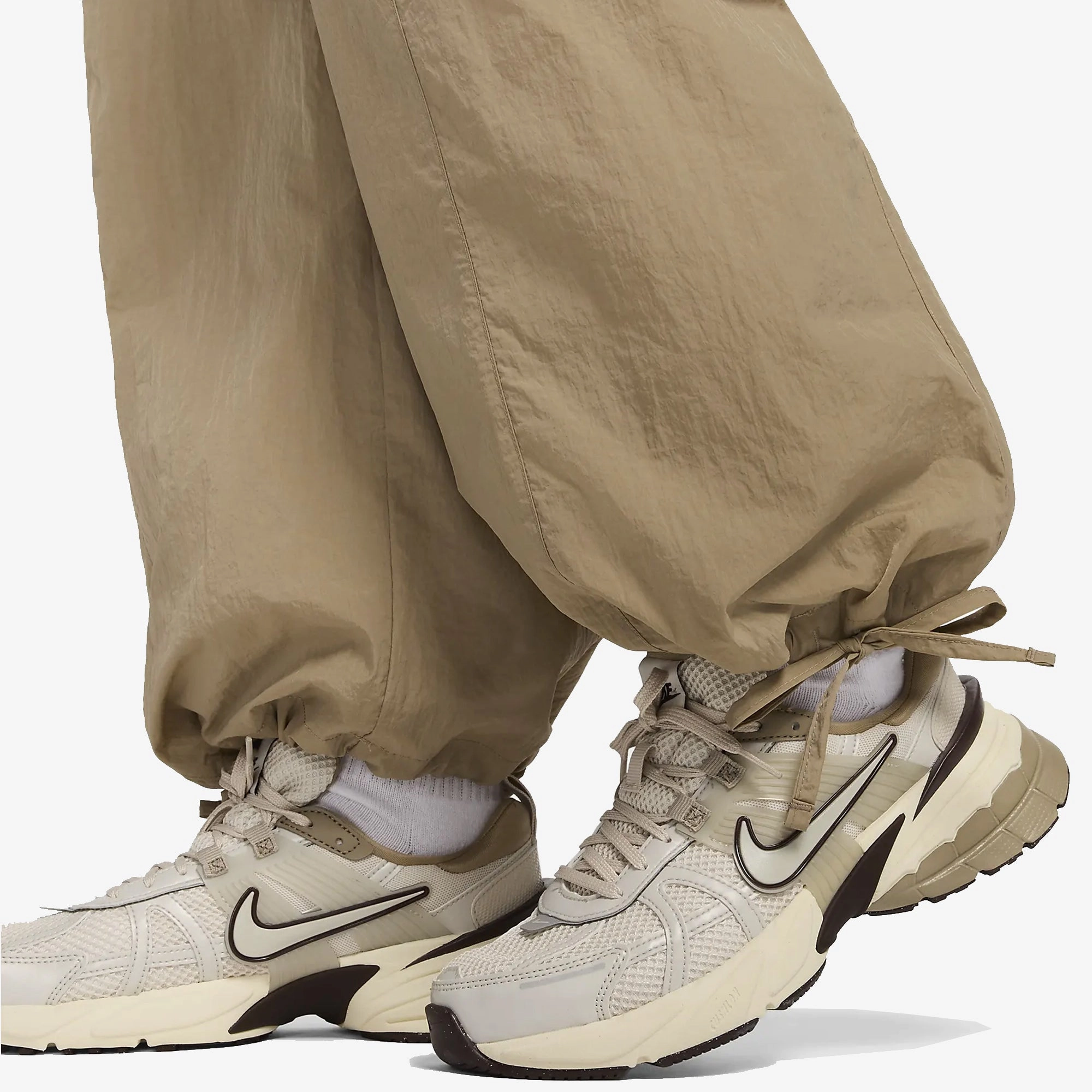 NIKE | SPORTSWEAR HIGH- WASTED WOVEN CARGO PANTS { KHAKI/BLACK