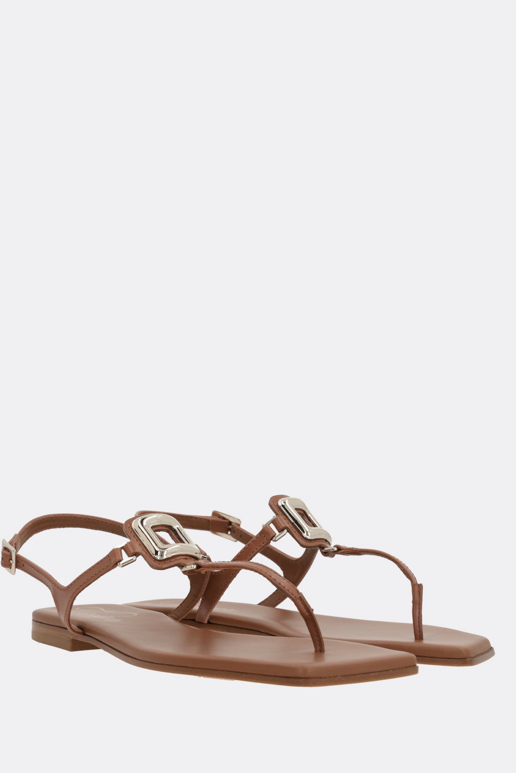 Viv' by the Sea thong sandals in smooth leather
