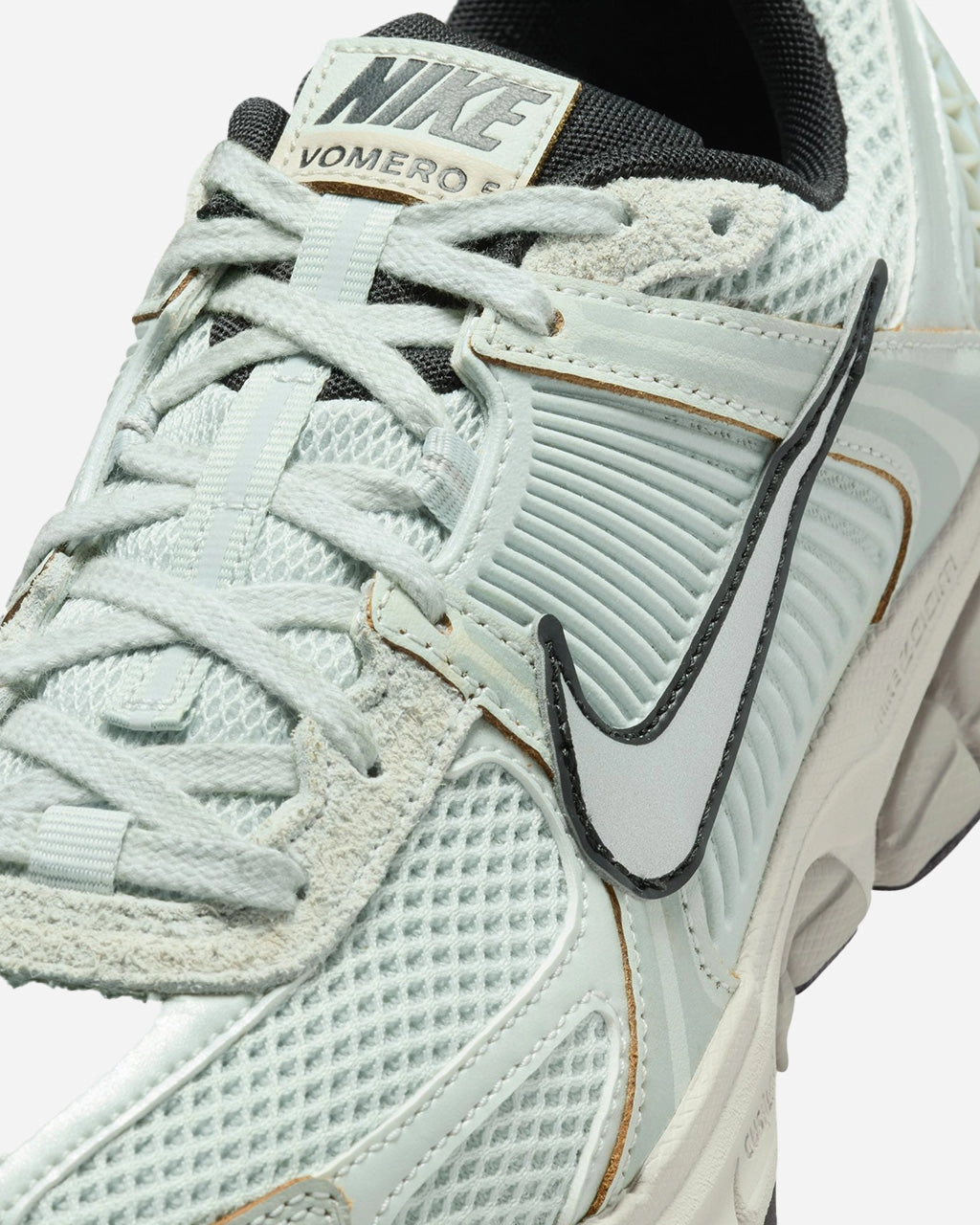 WMNS Zoom Vomero 5 'Light Silver/Chrome'